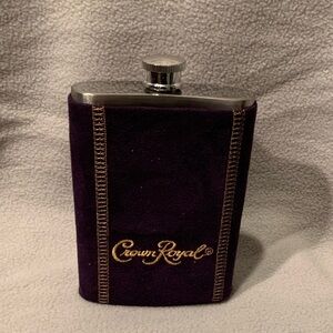 Stainless steel liquor carry bottle